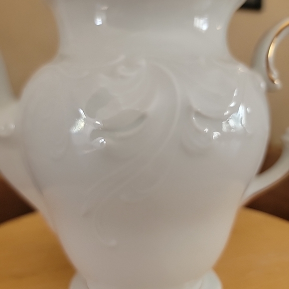 Royal Kent Poland Embossed White with Gold Trim Tea/Coffee/Chocolate P… - Picture 3 of 11